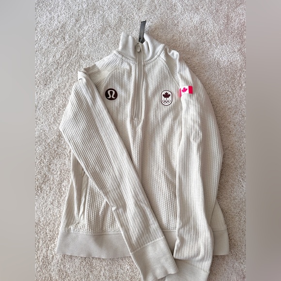 Lululemon team Canada WOMEN'S ENGINEERED WARMTH HALF-ZIP *COC LOGO - Picture 2 of 3